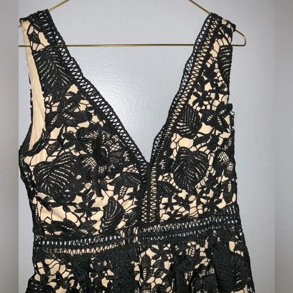 Romeo Juliet Couture Black Double V Lace Midi Dress [ SZ med ] - Picture 2 of 16